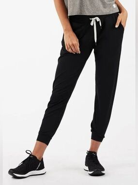 Women’s VUORI Performance Joggers size S Black